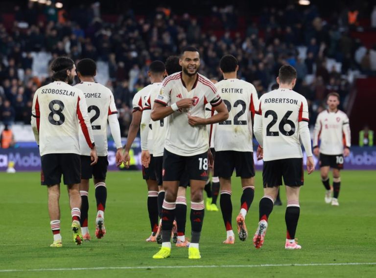 Liverpool dá um ‘pontapé’ na crise à custa de Espírito Santo