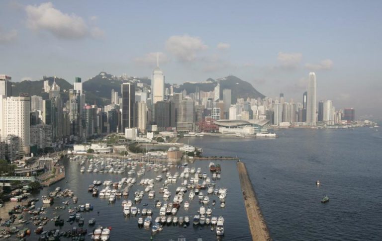 Operadora em Macau SJM culpa fecho de casinos-satélite por queda de 91% no lucro