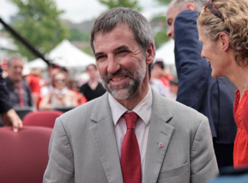 Guilbeault sai do Governo em protesto contra acordo com Alberta