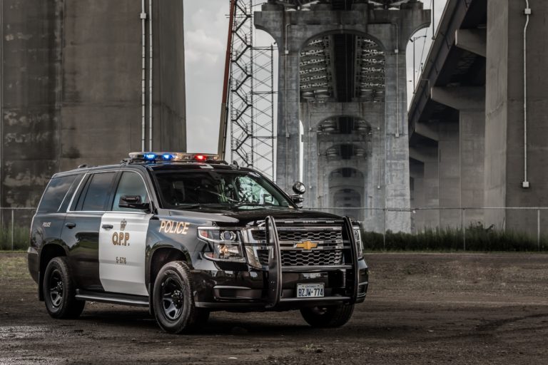 2 feridos graves em acidente na Hwy 400 que envolveu viatura policial