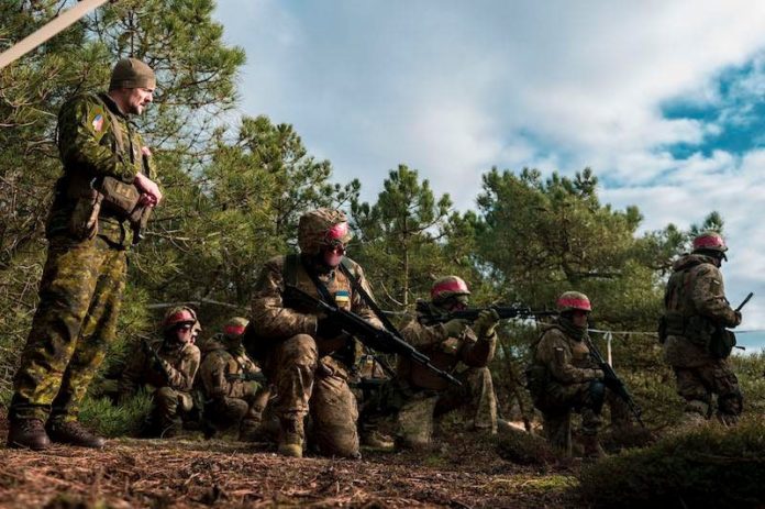 B3-01-VT NOVO PACTO DEFESA CANADA FILIPINAS RS 110325