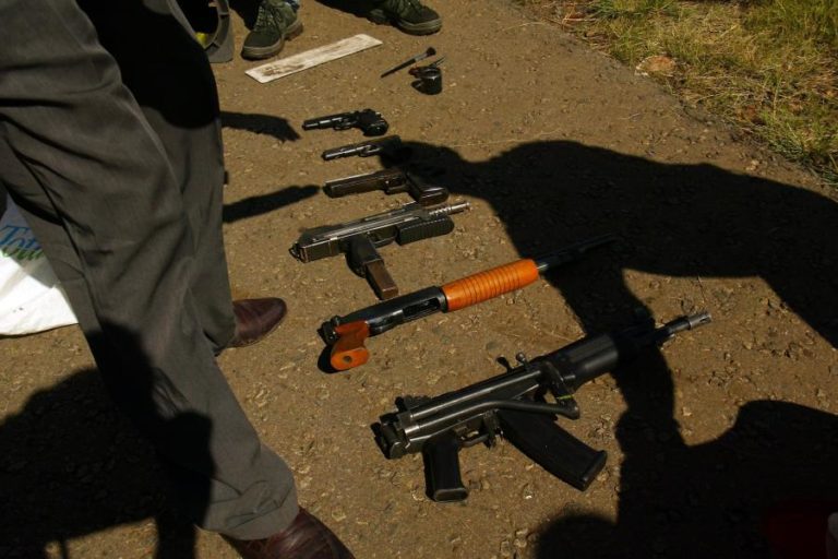 Homens armados matam dez pessoas na África do Sul