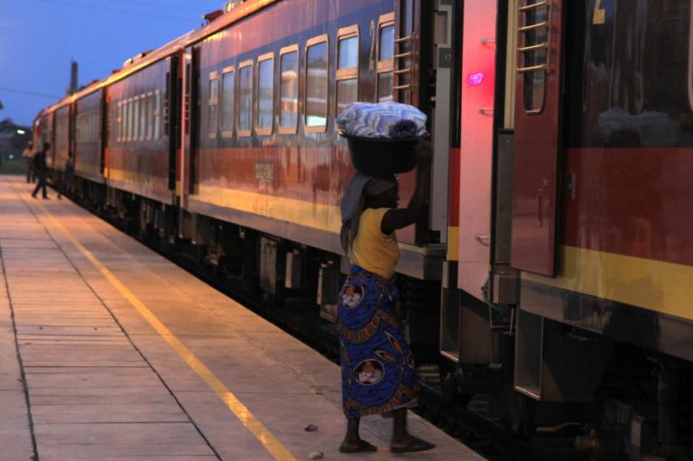 Angola lançou concurso internacional para gestão por 30 anos da linha férrea do Namibe