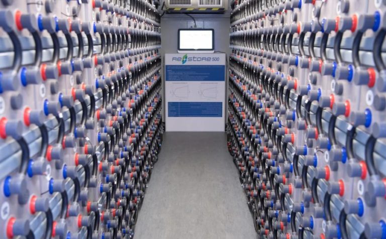 Bruxelas multa em 72 ME fabricantes de baterias e associação por cartel no setor automóvel