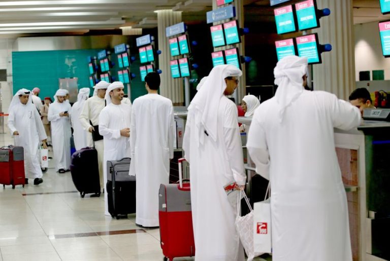 Voos cancelados ou atrasados devido a rara tempestade nos Emirados Árabes Unidos
