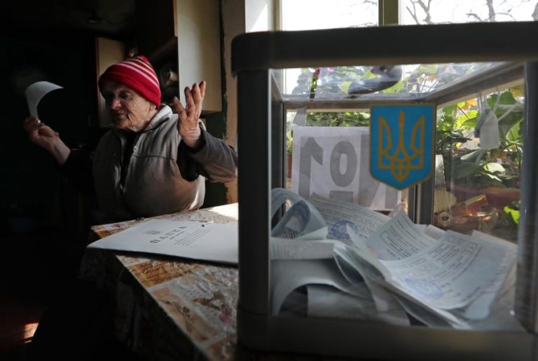 Parlamento ucraniano cria grupo para avaliar eleições presidenciais sob lei marcial