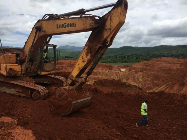 Suspender atividade mineira no centro de Moçambique foi “decisão difícil mas necessária” – PR