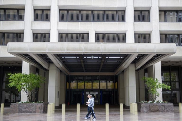 Banco Mundial diz que Angola e Moçambique estão entre os piores na relação entre dívida e riqueza