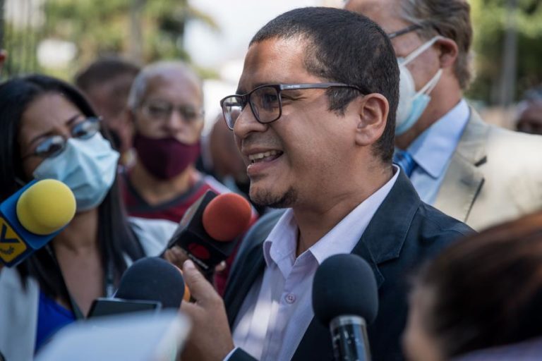 Secreta venezuelana detém diretor de meio de comunicação independente