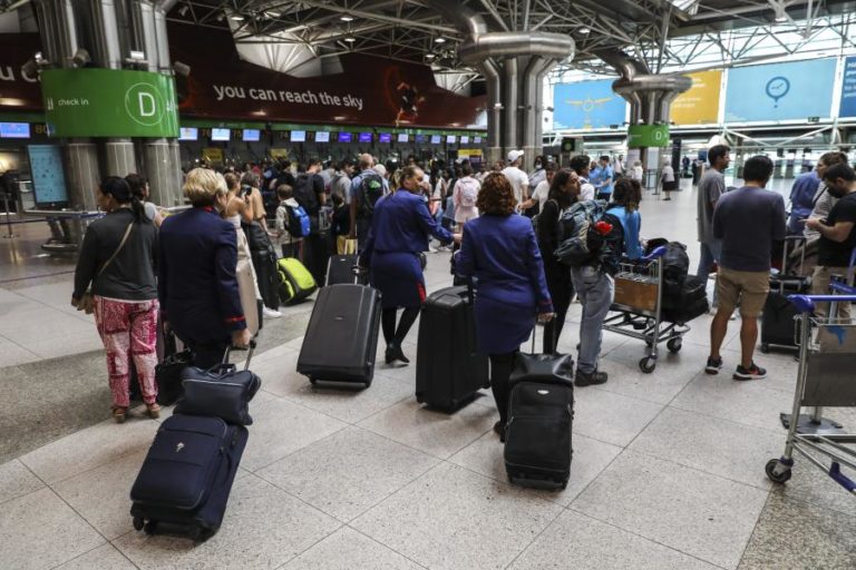 Greve nos aeroportos com serviços mínimos decretados para 31 de dezembro e 01 de janeiro