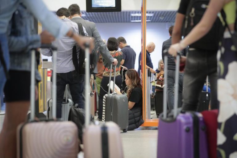 Aeroporto de Lisboa reforçado com 80 polícias da PSP durante Natal e Ano Novo