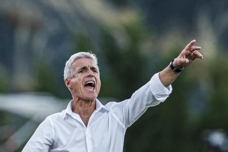 Luís Castro chega ao Grêmio com otimismo por entre limitações financeiras