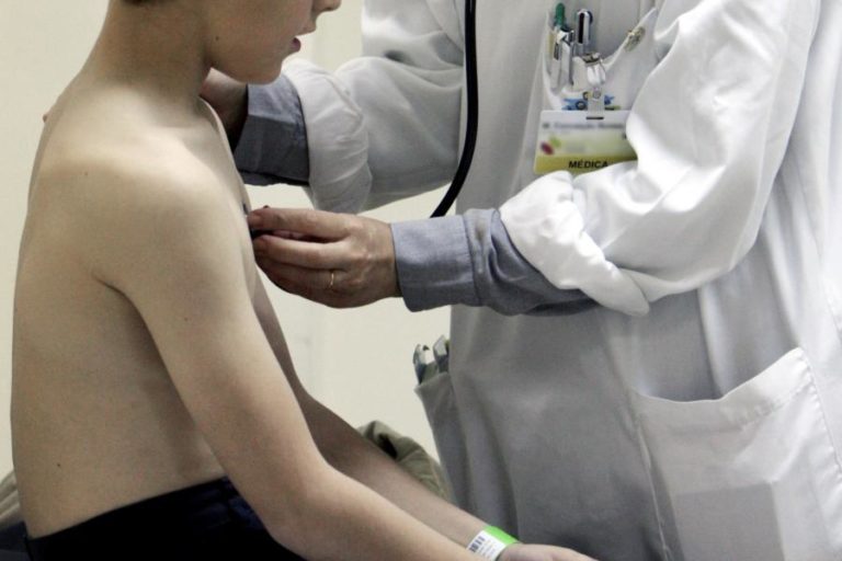 Parlamento rejeita reconhecer profissão de médico como de desgaste rápido