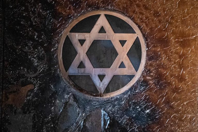 Uma dezena de mortos em ataque em praia australiana durante festa judaica