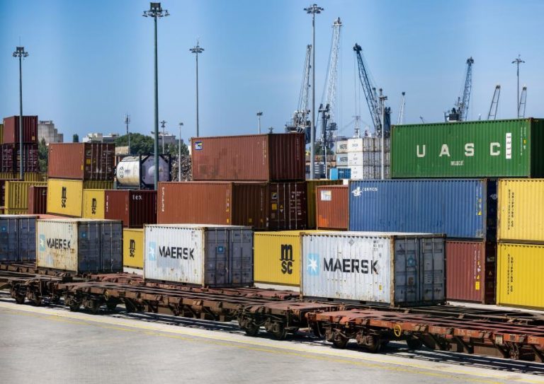 Excedente comercial externo da zona euro mais do que duplica em outubro para 18,4 mil ME