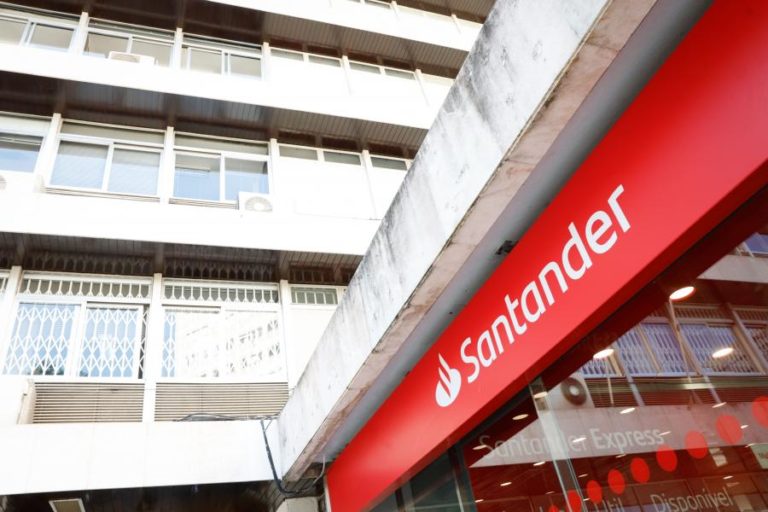 Santander paga 22,5 ME para evitar processo em França por branqueamento de capitais