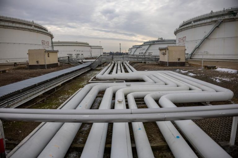 Rússia diz ter impedido sabotagem ao oleoduto que fornece Europa ocidental