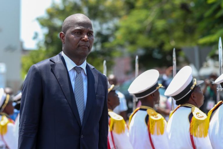 PR moçambicano pede “muita prudência” na condução durante festas