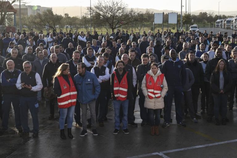 Greve geral: Trabalhadores da Autoeuropa aprovaram moção contra pacote laboral do Governo