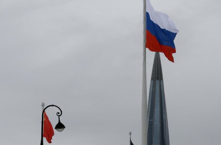 UE acorda interdição da importação de gás russo até ao outono de 2027