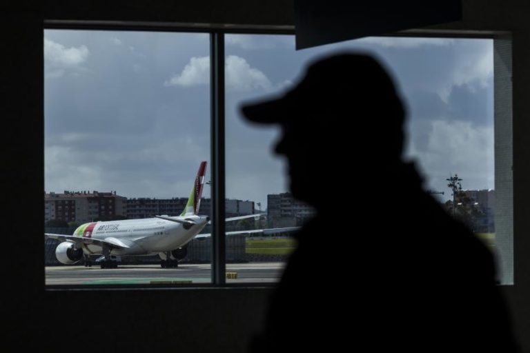 Pilotos da aviação civil decidem hoje se aderem à greve geral