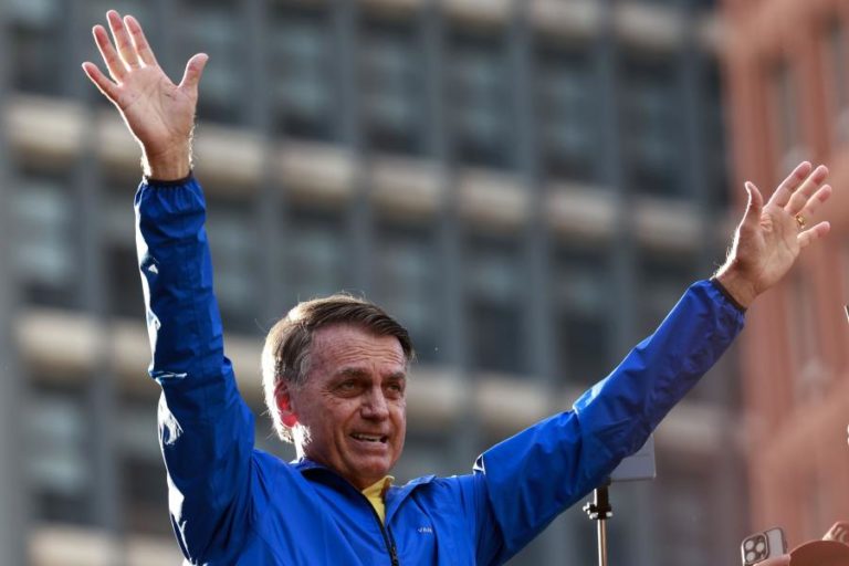 Supremo brasileiro autoriza cirurgia de Bolsonaro em hospital no Natal