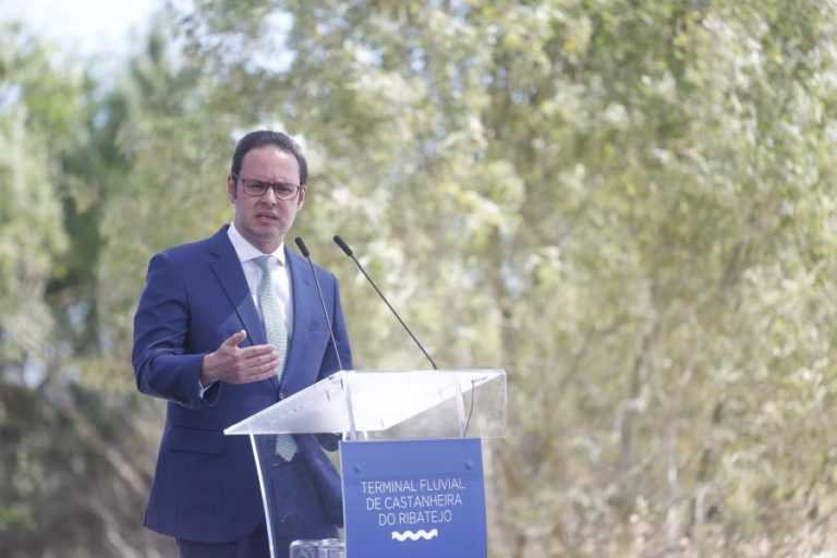 Governo diz que “nada impede” ANA de acelerar prazo de Alcochete para 2035