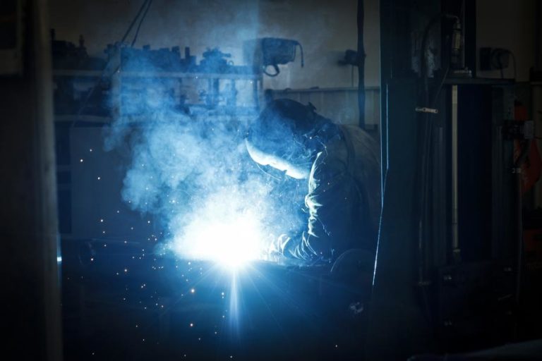 Preços na produção industrial descem 3,3% em novembro – INE