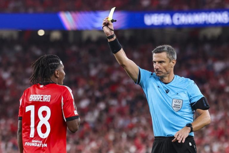 LC: Árbitro esloveno Slavko Vincic no Benfica-Nápoles