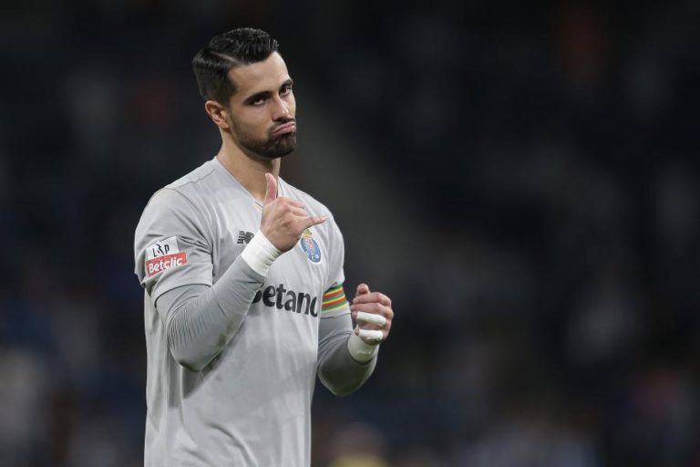 Guarda-redes Diogo Costa renova com o FC Porto até 2030