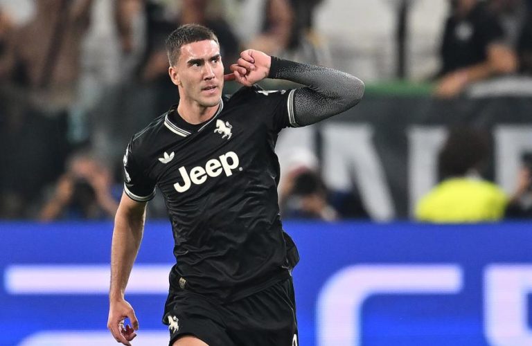 Vlahovic sofre lesão muscular grave e deve desfalcar Juventus três meses