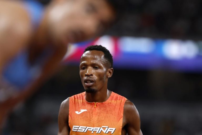 Espanhol Thierry Ndikumwenayo bate francês Jimmy Gressier nos Europeus de crosse