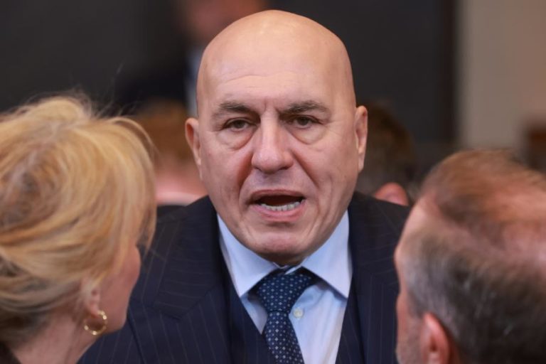 Ministro italiano da Defesa considera que a UE deve assumir a sua própria defesa