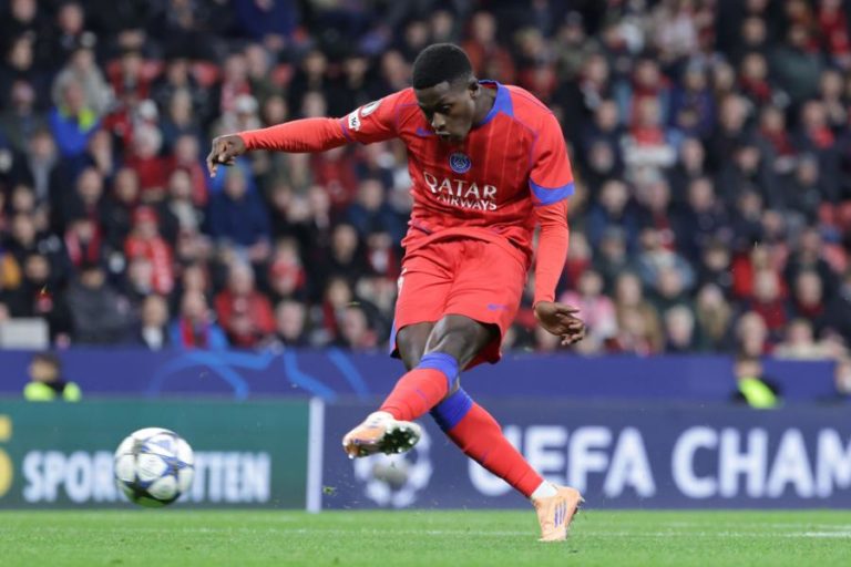 The Best: Nuno Mendes e Vitinha em ‘onze’ do ano dominado pelo PSG