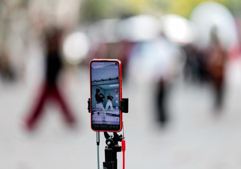 Austrália torna-se primeiro país a vedar acesso às redes sociais a menores de 16 anos