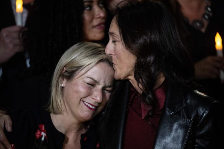 Vítimas de Epstein saúdam divulgação de ficheiros mas criticam falta de informação