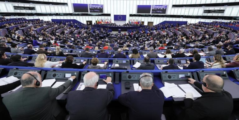 UE com acordo sobre meta para reduzir 90% das emissões poluentes até 2040