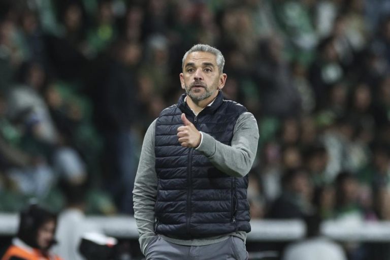 Rui Borges atribui “pequeno favoritismo” ao Benfica no dérbi com Sporting