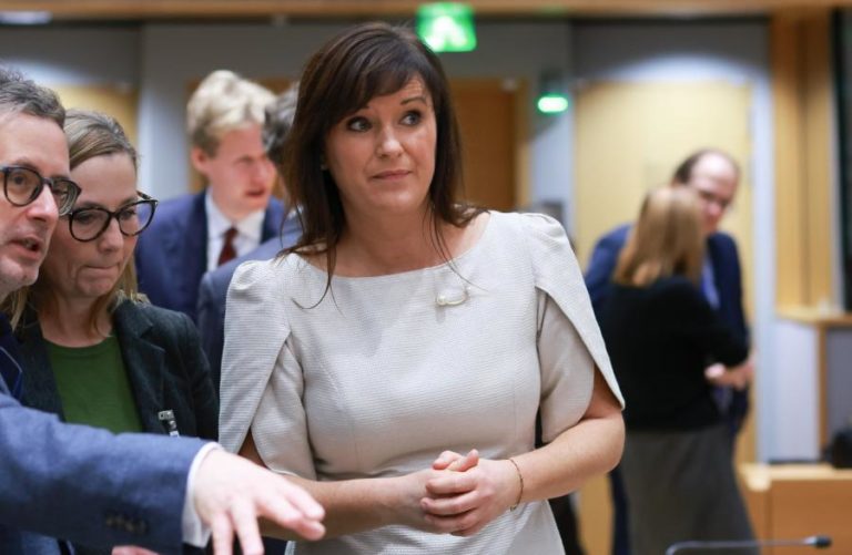 Dinamarca compensa mulheres e raparigas da Gronelândia obrigadas a usar contraceção