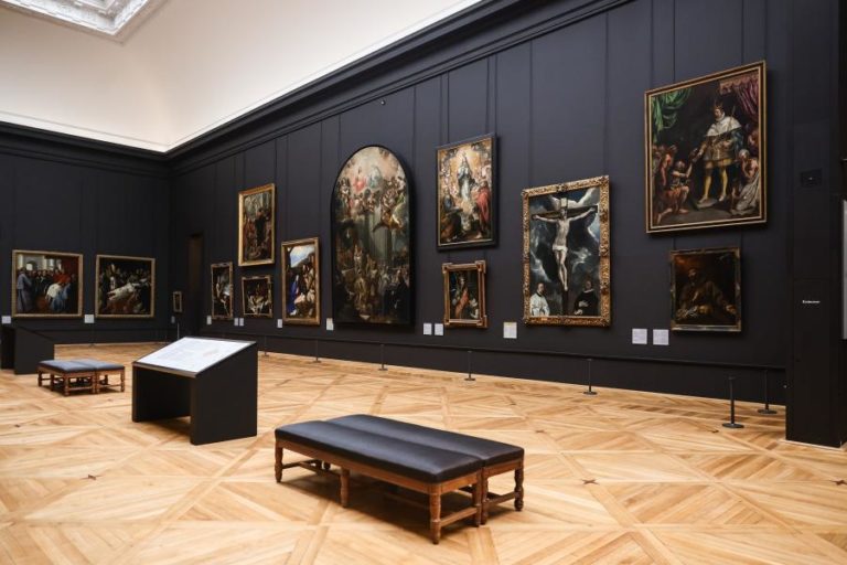 Museu do Louvre reabriu hoje parcialmente, apesar de os funcionários manterem greve