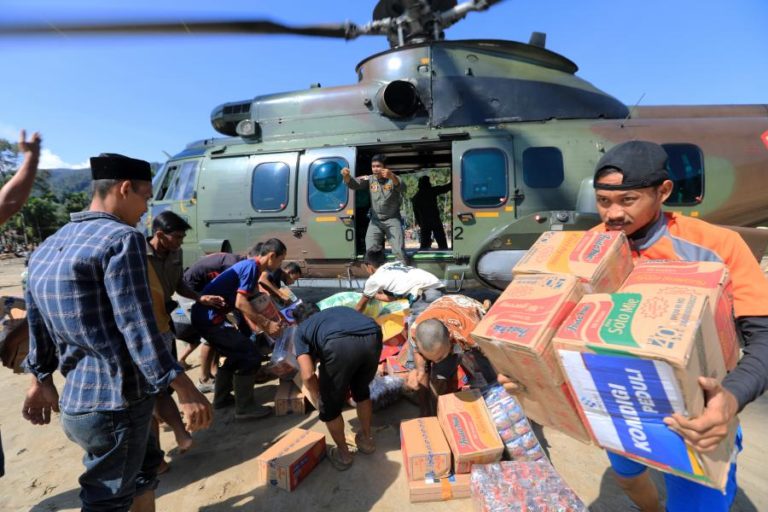 Novo balanço aponta para 914 mortes devido às inundações na Indonésia