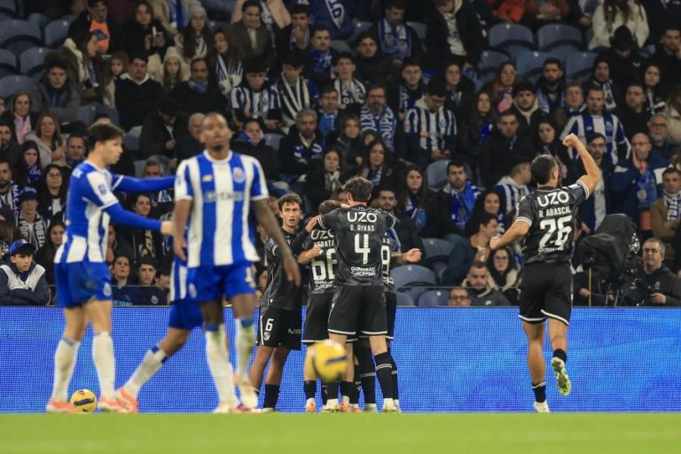 Vitória de Guimarães vence FC Porto por 3-1 e garante ‘final four’ da Taça de Liga