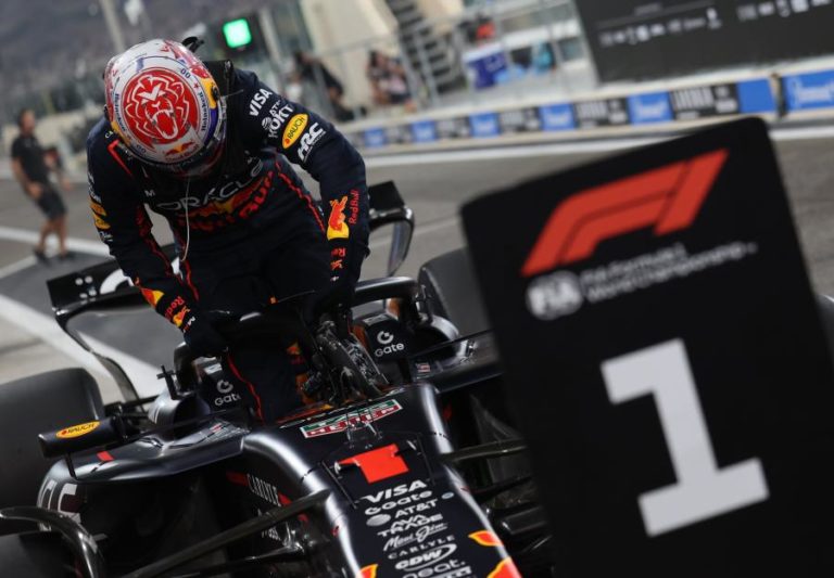 Verstappen bate os McLaren e conquista oitava ‘pole’ da temporada em Abu Dhabi
