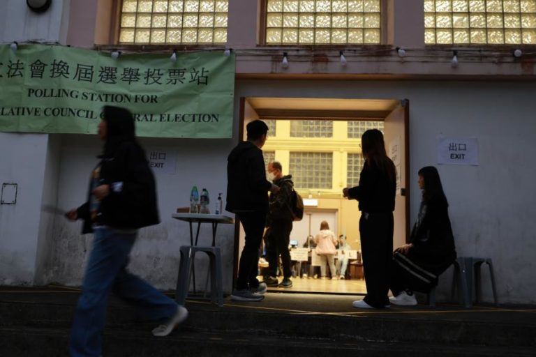 Eleições de Hong Kong com taxa de participação 31,9%