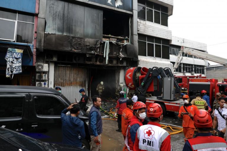 Pelo menos 20 mortos em incêndio num edifício na Indonésia