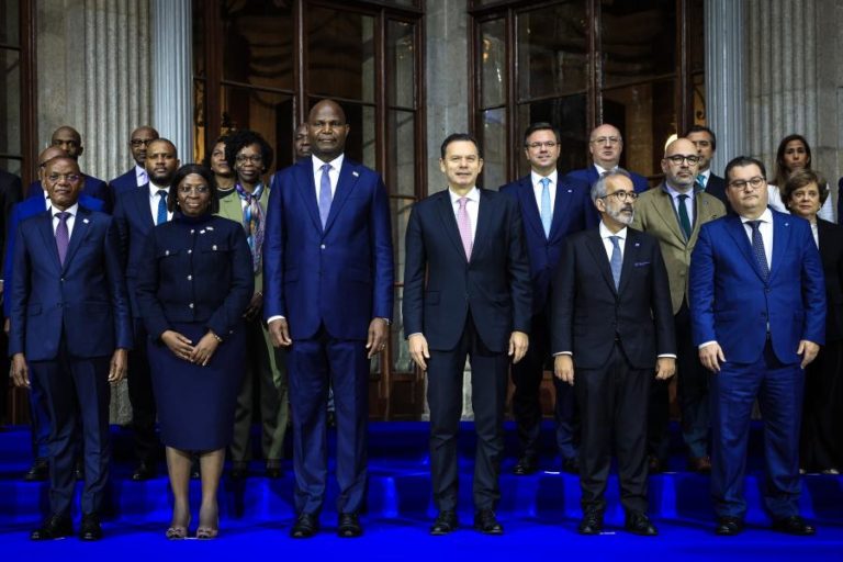 Governos de Portugal e Moçambique condenam “tomada do poder pela força” na Guiné-Bissau