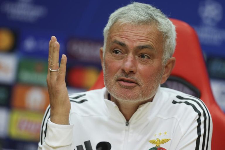 LC: Mourinho afirma ‘chorar’ com ausências no Benfica, ao contrário do Nápoles