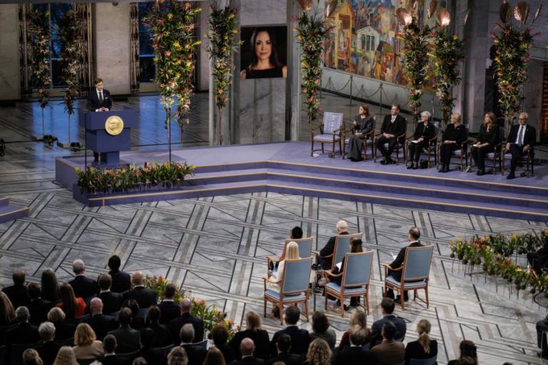 Comité Nobel apela a Maduro para aceitar resultados eleitorais e deixar o poder