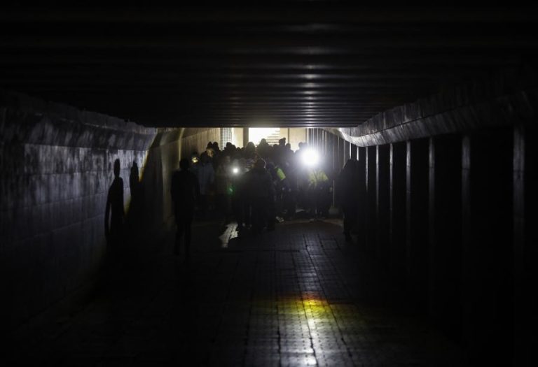 Kiev anuncia cortes de energia em várias regiões do país após ataques russos