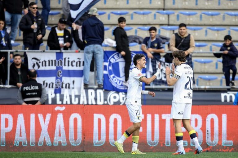 Famalicão tenta voltar às vitórias perante Estrela e atingir quarto lugar na I Liga